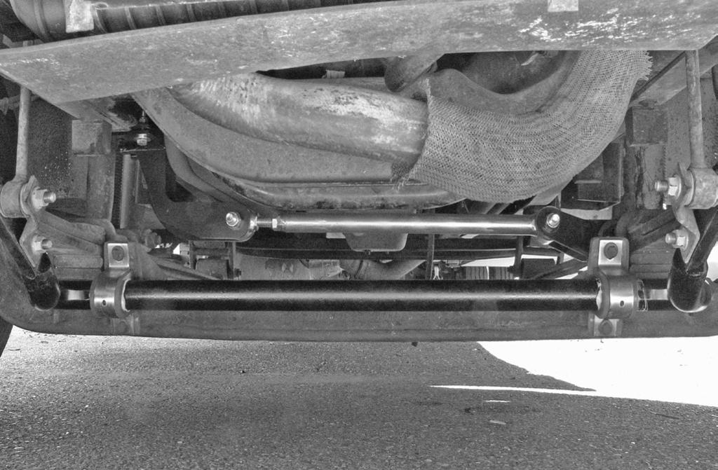 85-3700 rev. 08 05-18 Installation Instructions Thank you for purchasing this antisway bar kit. Please read through these instructions before installation.