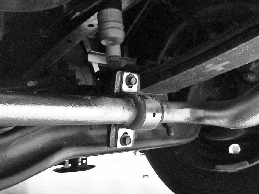 INSTALLATION The following instructions must be followed in the order listed to ensure a proper installation and to preserve the ROADMASTER warranty. Figure 1 1. Remove the factory anti-sway bar.