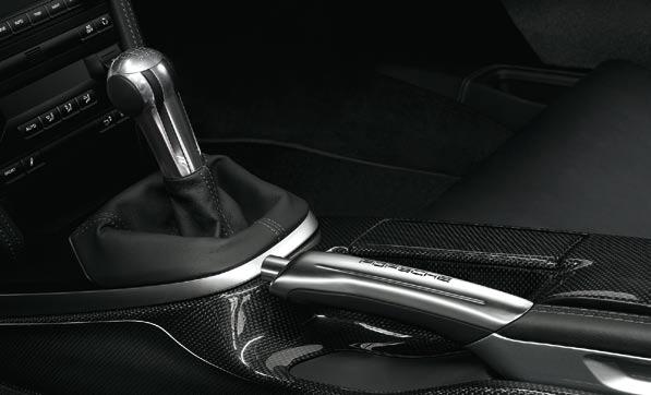 Gear lever/pdk selector and handbrake lever in Alcantara This package emphasises Porsche s close links with motorsport.