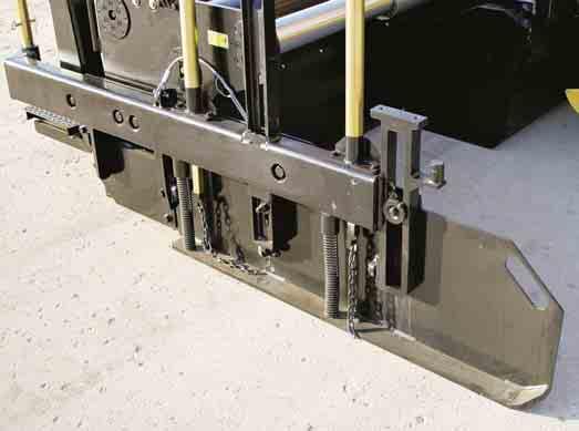 The end gates may be either fixed (standard version) or hinge-mounted (optional) so that they can be turned semi-automatically to bring the outline of the asphalt paver within the 2500 mm wide limit