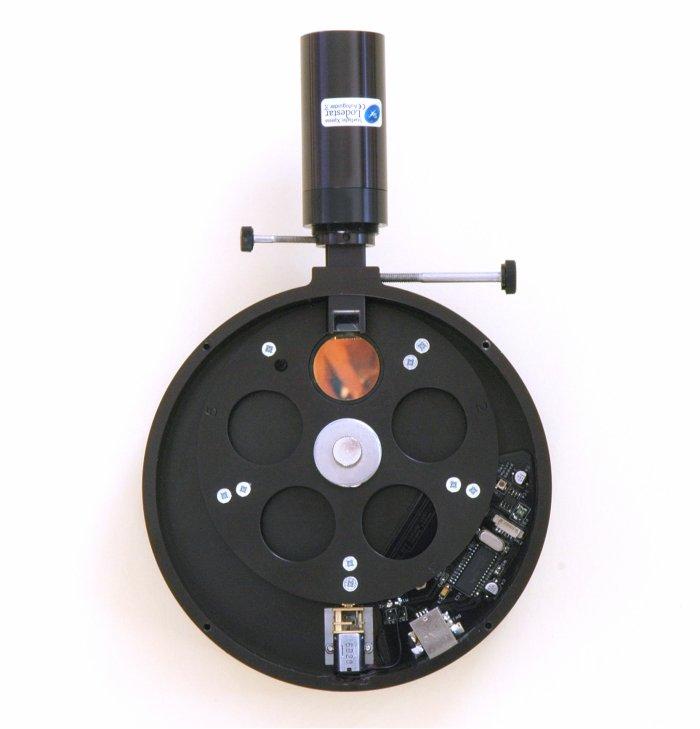 The SX mini Filter Wheel has several important advantages over older and less sophisticated designs: 1) The wheel uses an internal sub-miniature DC motor drive to turn the filter plate.