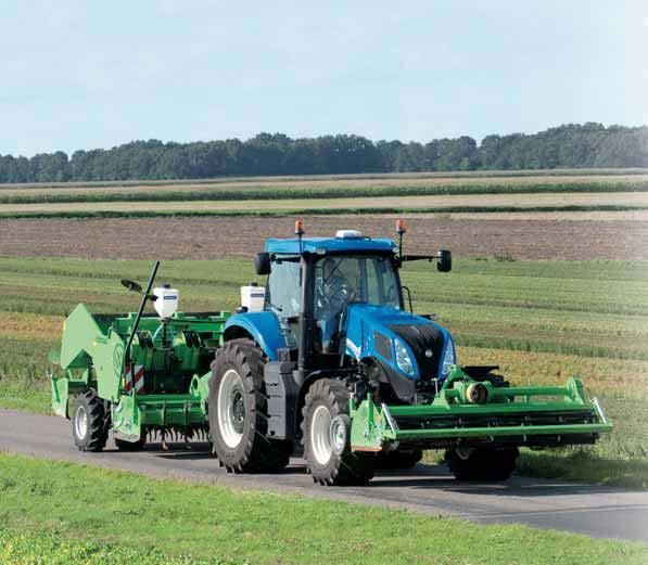 14 15 AXLES & TRACTION TERRAGLIDE FRONT AXLE SUSPENSION New Holland Terraglide front axle suspension is proven to protect the tractor, mounted implements and