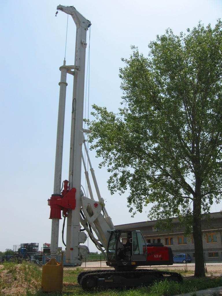HYDRAULIC ROTARY RIGS PICTURES Follow