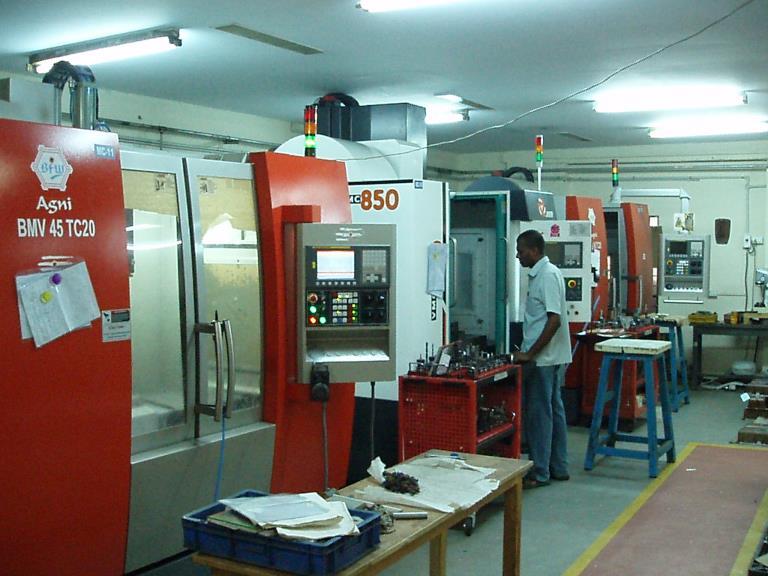 OUR FACILITIES M AC HINE DIVISION 1 CNC MILLING (X,Y,Z) 4th Axis MAHO 600 E, 600,400,450