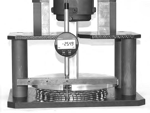 Pull measuring sensor upwards, insert into snap ring groove and press against the top edge of the groove.