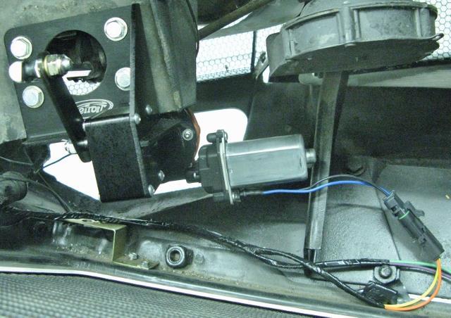 and green wires connects to the passenger s side actuator.