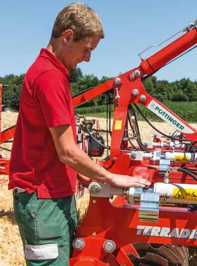 3/3 clevis-type mounting lugs are standard. The three top linkage positions give optimum adjustment to fit all tractors.