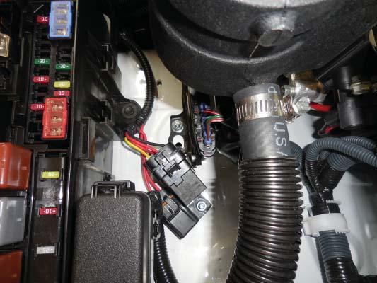 Remove the cap and install the fuse into the fuse holder. Replace the fuse cap. 260.