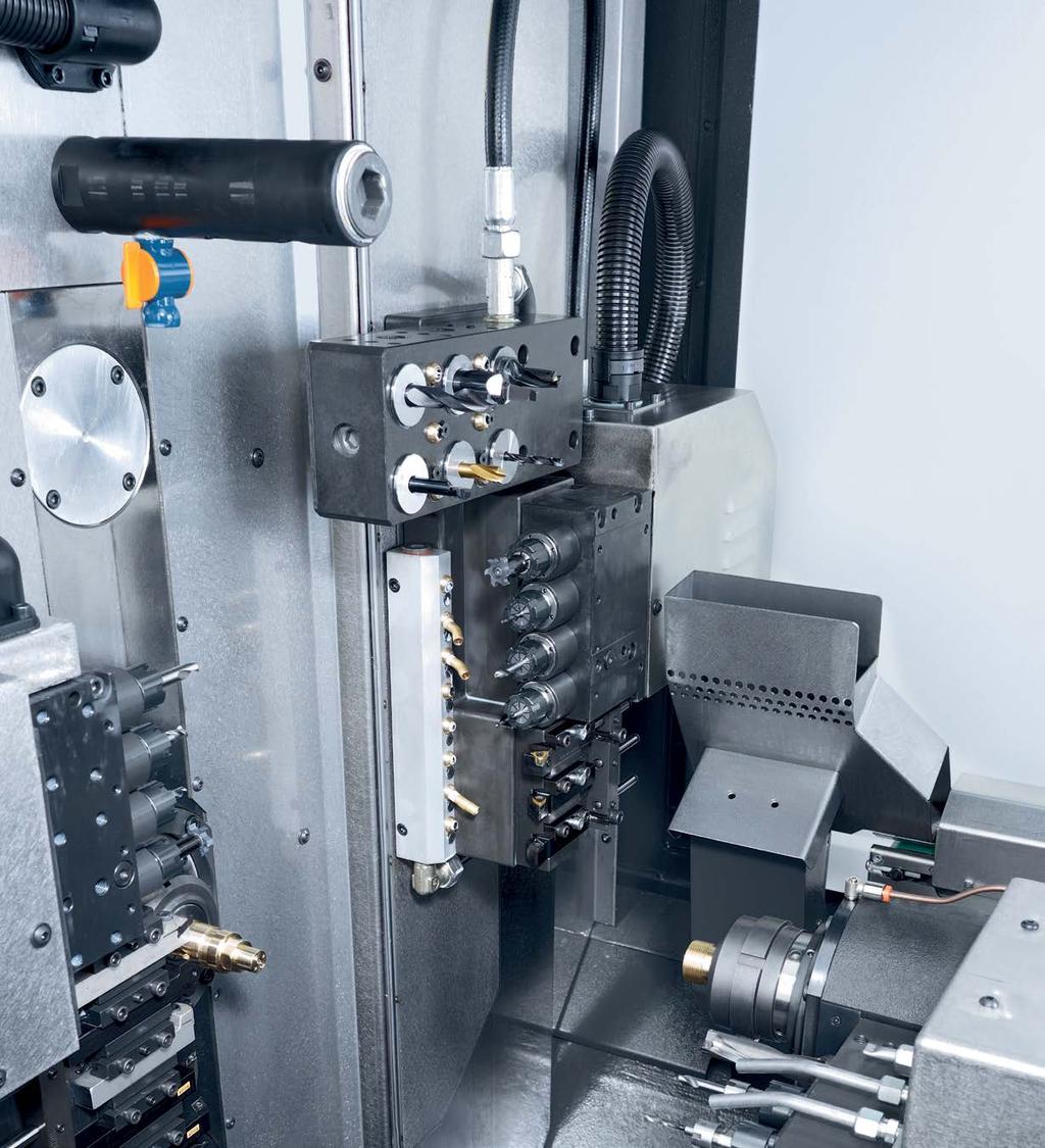 Work area of the SPRINT 42 8 linear with 3 gang tool slides for up to 26 tools. SPRINT 42 8 linear Highlights + + Integrated spindle drives with 6,500 rpm.