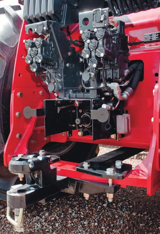 7 HYDRAULICS AND PTO THAT HELP MAXIMIZE YOUR YIELDS. Up to 428 litres per minute flowing into up to eight hydraulic remote valves.
