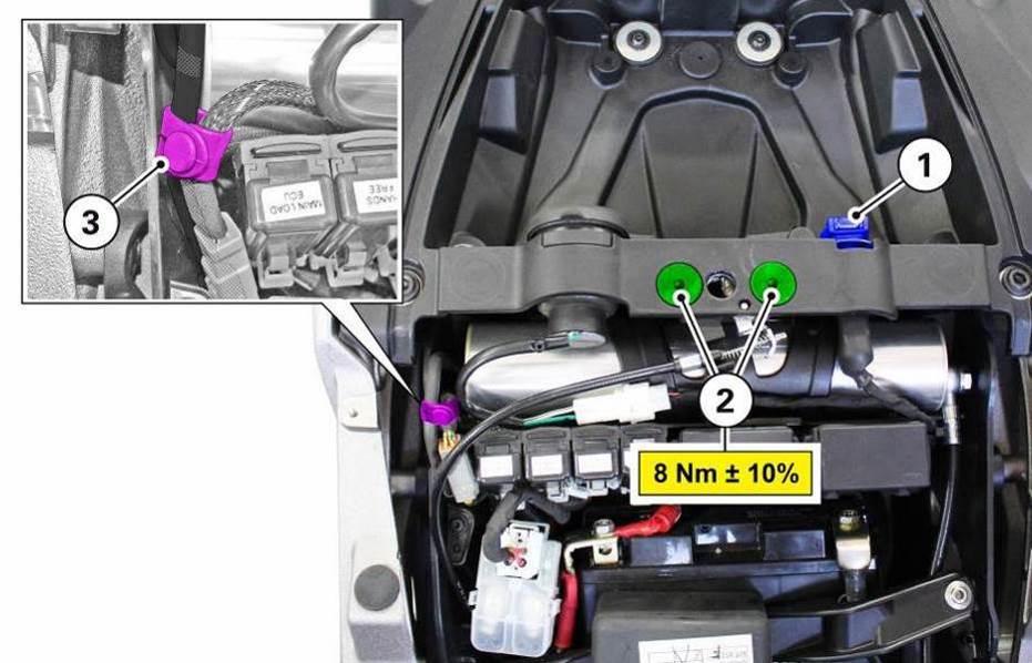 18) Install the button tie L.39 (3) connecting tail lights cable and pre-load actuator cable as shown in the figure.