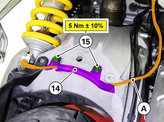 5) Fit the rear shock absorber adjustment cable (A) inside the cable guide (14) and