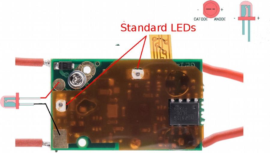 The chip also provides extra pads to wire an external additional lane changer LED. There is no need to remove the standard LEDs, which are mounted directly on the board.