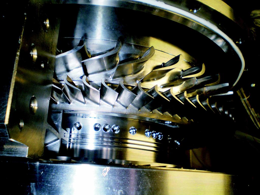 in Figure 3 and Figure 4a. The test facility features a two stage turbine rated at 400 kw with a generic blade geometry representative of modern gas turbines.