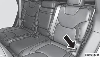You may experience deformation in the seat cushion from the seat belt buckles if the seats are left folded for an extended period of time.
