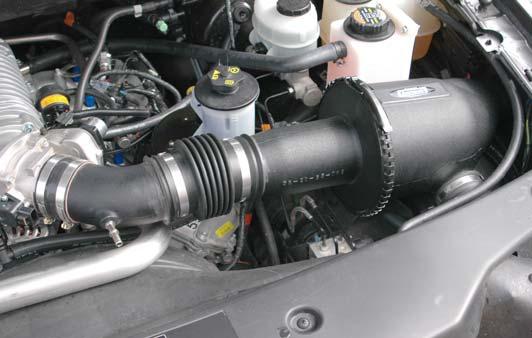 Install the short coupling hose onto the throttle body.