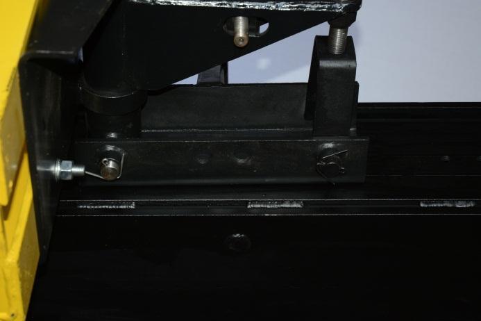 2. Locate two (2) mounting pins and four (4) cotter pins. NOTE: A floor jack may be used to assist in stabilizing Base Plate /Hitch mounting and aligning mounting holes. KD-6 3.