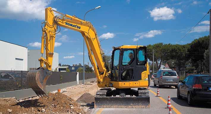 It offers outstanding visibility and a reduced tail overhang that lets the operator work without