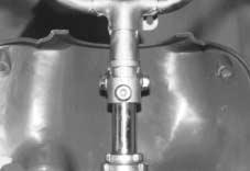6- CHASSIS Install the handlebar and tighten the set bolt and clamp bolt to the specified torque. Handlebar set bolt : ~ 