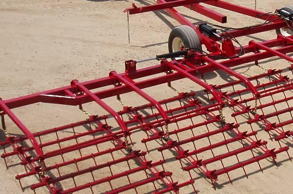 Damp fields can be aerated and dried in a single pass and chemicals are incorporated to recommended depths. Trussed and gusseted frame ensures trouble free operation.