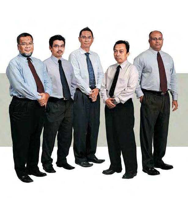 1. Badrul Hisham Bin Mahari Chief Executive Officer Ketua Pegawai Eksekutif 2. Mat Yula Bin Kasim Senior Group Manager, Finance Pengurus Kanan Kumpulan, Kewangan 3.