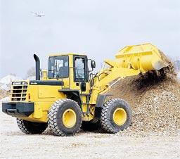 With a piston displacement of 359 in 3 5.9 ltr, the Komatsu S6D102E-1 has 127 net flywheel horsepower at 2400 rpm. Other engine features include: Automatic electric cold-weather heating system.