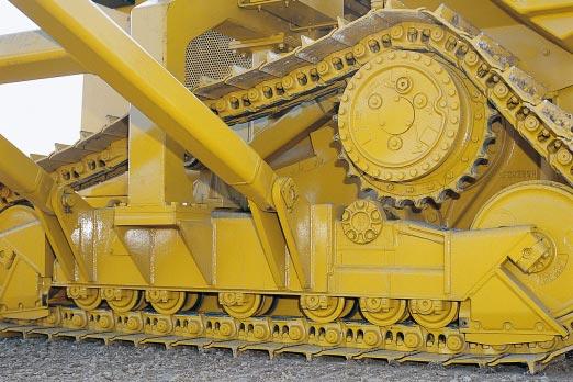 Undercarriage The Caterpillar elevated sprocket undercarriage arrangement is designed for better balance, performance and component life.