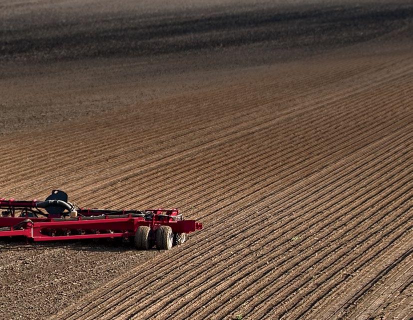 Precision components that match the way you farm. The AFS AccuGuide is an easy-to-use autoguidance system that eliminates the need to steer in open fields.