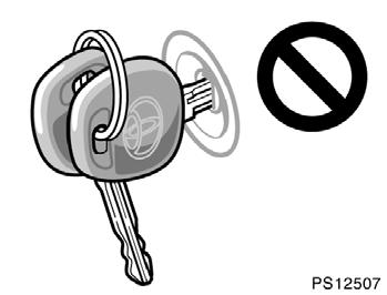 PS12507 PS12508 PS12509 When starting the engine, do not use the key with other transponder keys around (including keys of other vehicles) and do not press other key plates against the key grip.
