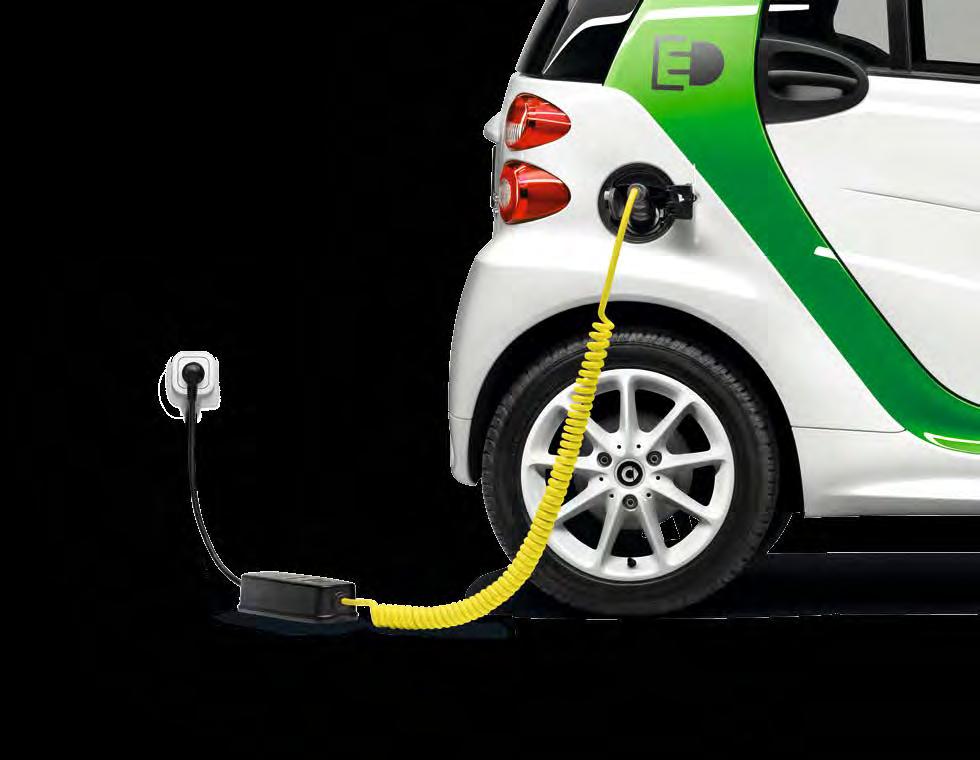 Simplicity Page 7 >> Simply charge it up. The smart fortwo electric drive turns any socket¹ into a charging station. It takes approximately seven hours to charge the battery from empty to full.