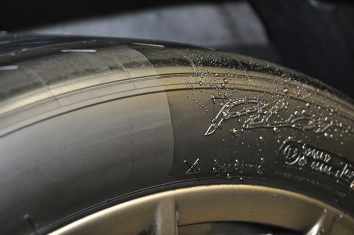 Keeps tires looking fresh for months, is not affected by heat, so even in hotter