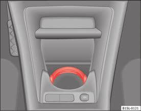 114 Practical equipment Centre console drink holders Place the drink container in the drink holder so that it surrounds it securely. Fig. 78 In the front part of the centre console: drink holder Fig.