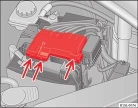 194 In the engine compartment Warning lamp Checking the electrolyte level of the vehicle battery lights up Possible cause Faulty generator. Solution Contact a Specialised workshop.