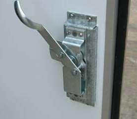 4 3 1 4 Door Interior NOTE The new door handle version (3) no longer has a key lock device.