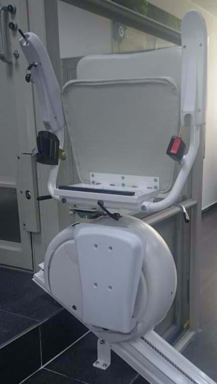 5 1. DESCRIPTION Figure 1 shows the exterior components of the K2 Stairlift.