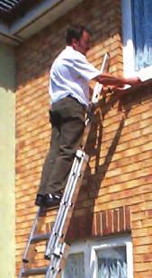 DIY 100 DIY BS 2037 Class 3 Extension Ladders & Accessories Used by thousands of homeowners, the premium quality DIY 100 combines light weight with outstanding strength & durability» Premium domestic