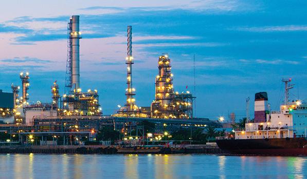 The refinery petrochemical interface The optimum way of operating an oil refinery is to maximize the production of fuels from crude oil. Fuel production is different from petrochemical production.