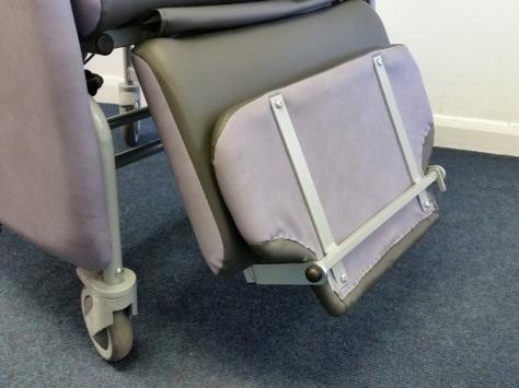 The two lateral supports can be moved horizontally (wider or narrower) or rotated vertically (up and down) to support the user in the chair.