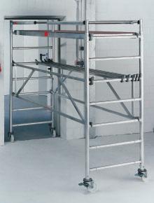 The spacing of the rungs enables height adjustment in 25 cm steps.