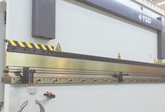 SALIENT FEATURES HYDRAULIC/NC PRESS BRAKE CROWNING Bending the whole sheet