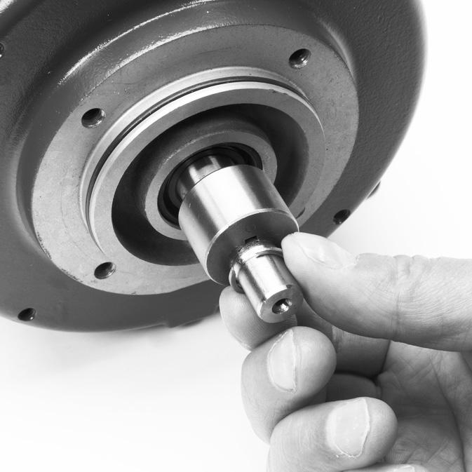 6.4 Lubricate and install woodruff key (9) into motor