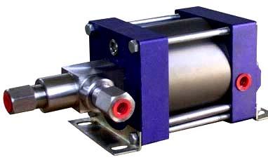 M...-3 pumps are single acting triple air drive head pumps. Compared with the single acting single stage M series they reach triple pressure at the same air drive pressure. M...-3 pumps are available with polyurethane seals.