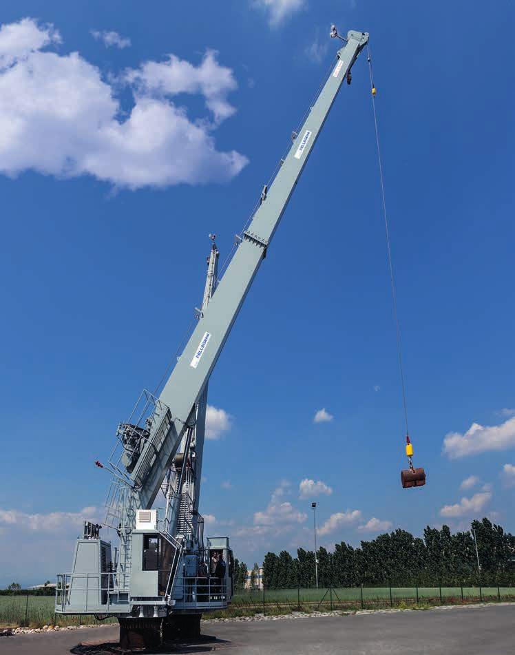 The deck crane is designed in accordance to LR LAME Code and BS EN 1352 requirements for lifting personnel.