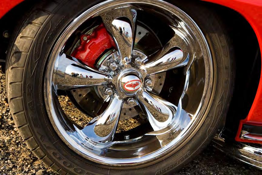 These 5-spoke wheels really set the Corvette off.