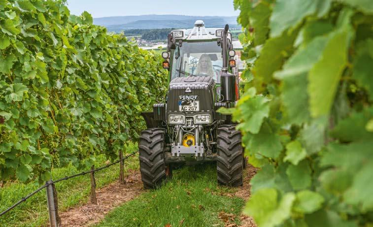 For the first time, Fendt offers the VarioActive steering system in the specialty tractor sector with the new 200 V/F/P Vario.