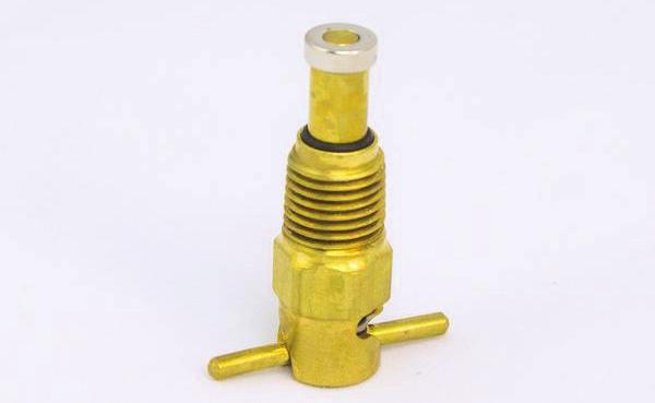 Specs: 1/8 NPT, zinc-plated steel, rare earth magnet DRAIN VALVE Quickly purge sediment from your machine.