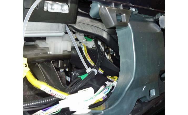Wire tie #11 (i) Route the main harness (pink line) above the glove box area
