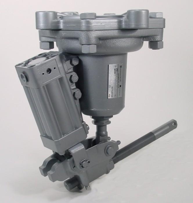 For wet or dirty installations the positioner should be mounted with the diaphragm cover (ref. 3, page 4) up.