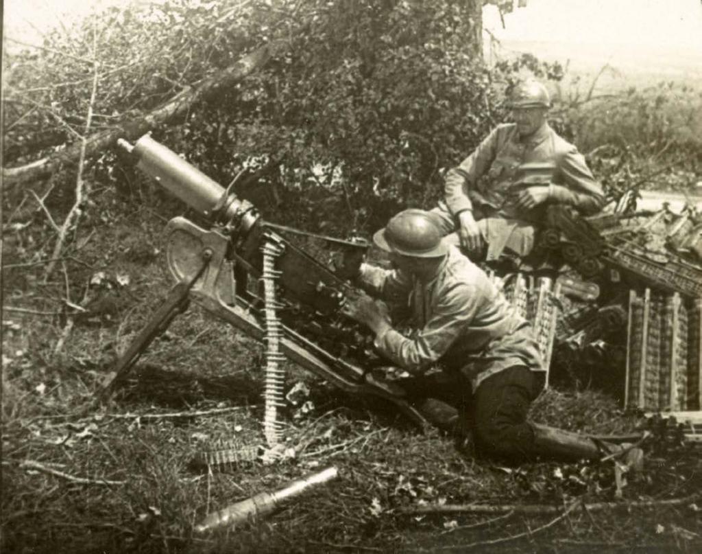 The DevelopmenT of The machine Gun and its impact on The GreaT War MAJ JACK R.