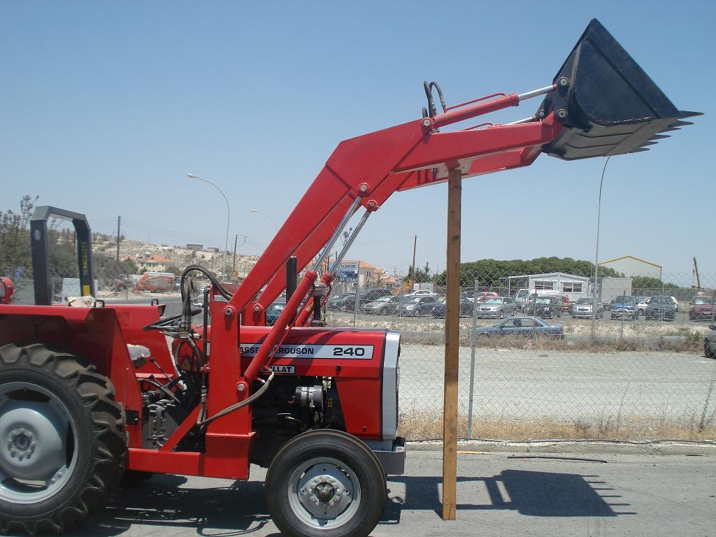Front Bucket agricultural loader A multipurpose rugged & powerful machine which can be quickly attached/detached to the front of tractors for handling/loading stone/brick crush, garbage, sand,